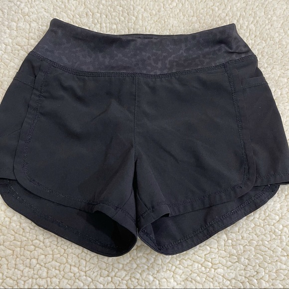 Old Navy Active Wear Dri-Fit Black Shorts
Size 4 / 5 XS
Pocket on both sides - Picture 7 of 7